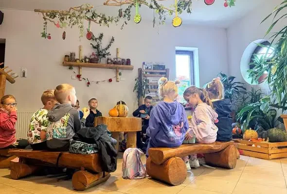 Uczniowie klasy 1a odkrywali tajemnice zbóż w ogrodzie botanicznym