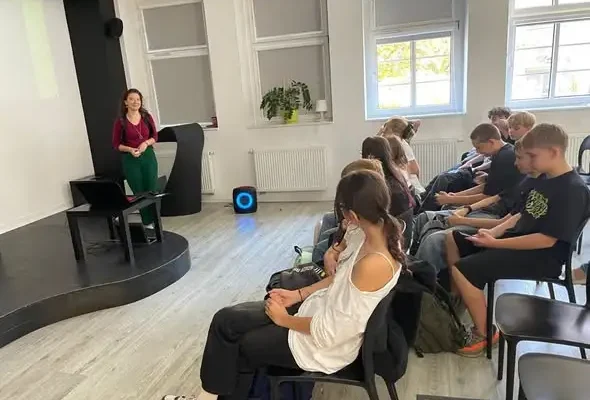 Dzień Chłopaka w tarnowskiej bibliotece — klasa 7b odkrywała sztukę w grach wideo