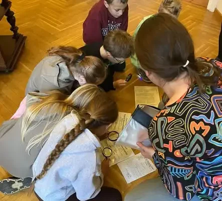 Uczniowie klasy 3a odkrywali tajemnice pałacowej poczty
