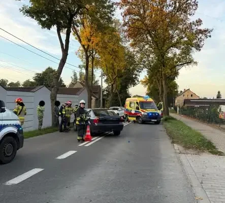 Kolizja dwóch aut w Zbrosławicach – poranne utrudnienia na ul. Wolności