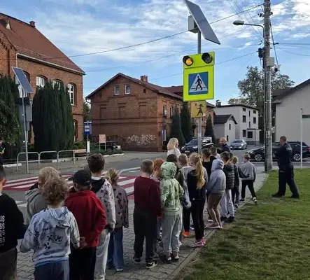 Policjanci w szkole: pierwszoklasiści uczyli się bezpieczeństwa na drodze