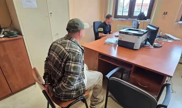 Tarnowskie Góry: policja zatrzymała mężczyznę z marihuaną. Miał też własną uprawę konopi