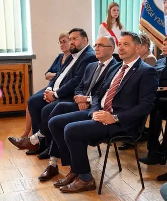 Radzionków: Nagrody Burmistrza dla uczniów i nauczycieli z okazji Dnia Edukacji Narodowej