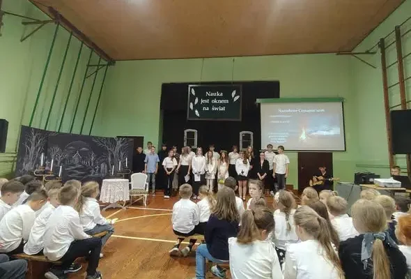 Dzień Edukacji Narodowej i Narodowe Czytanie w szkole w Tworogu