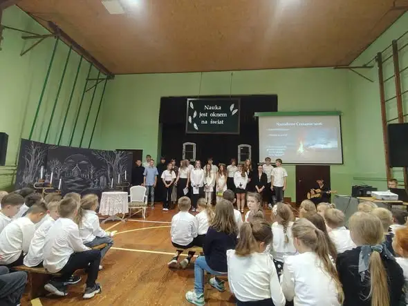 Dzień Edukacji Narodowej i Narodowe Czytanie w szkole w Tworogu