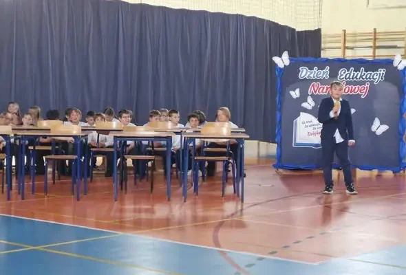Dzień Edukacji Narodowej w Ożarowicach – szkoła to przede wszystkim ludzie