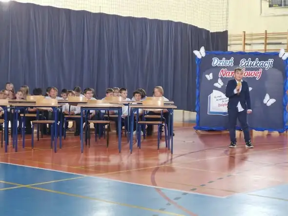 Dzień Edukacji Narodowej w Ożarowicach – szkoła to przede wszystkim ludzie